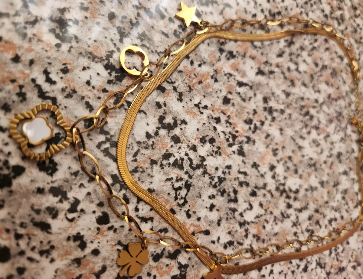 Collar de doble caída