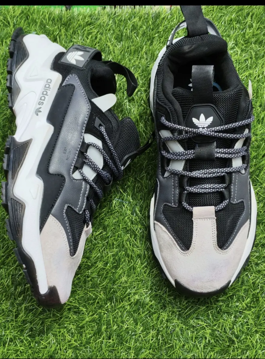 ADIDAS  ➛Talla:44.   ➛ Cm :28