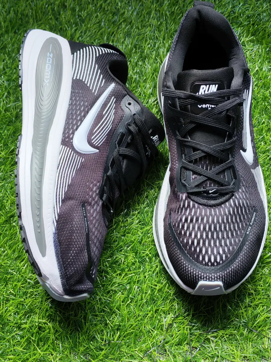 NIKE VOMERO18 ➛Talla :42. ➛cm:26.5